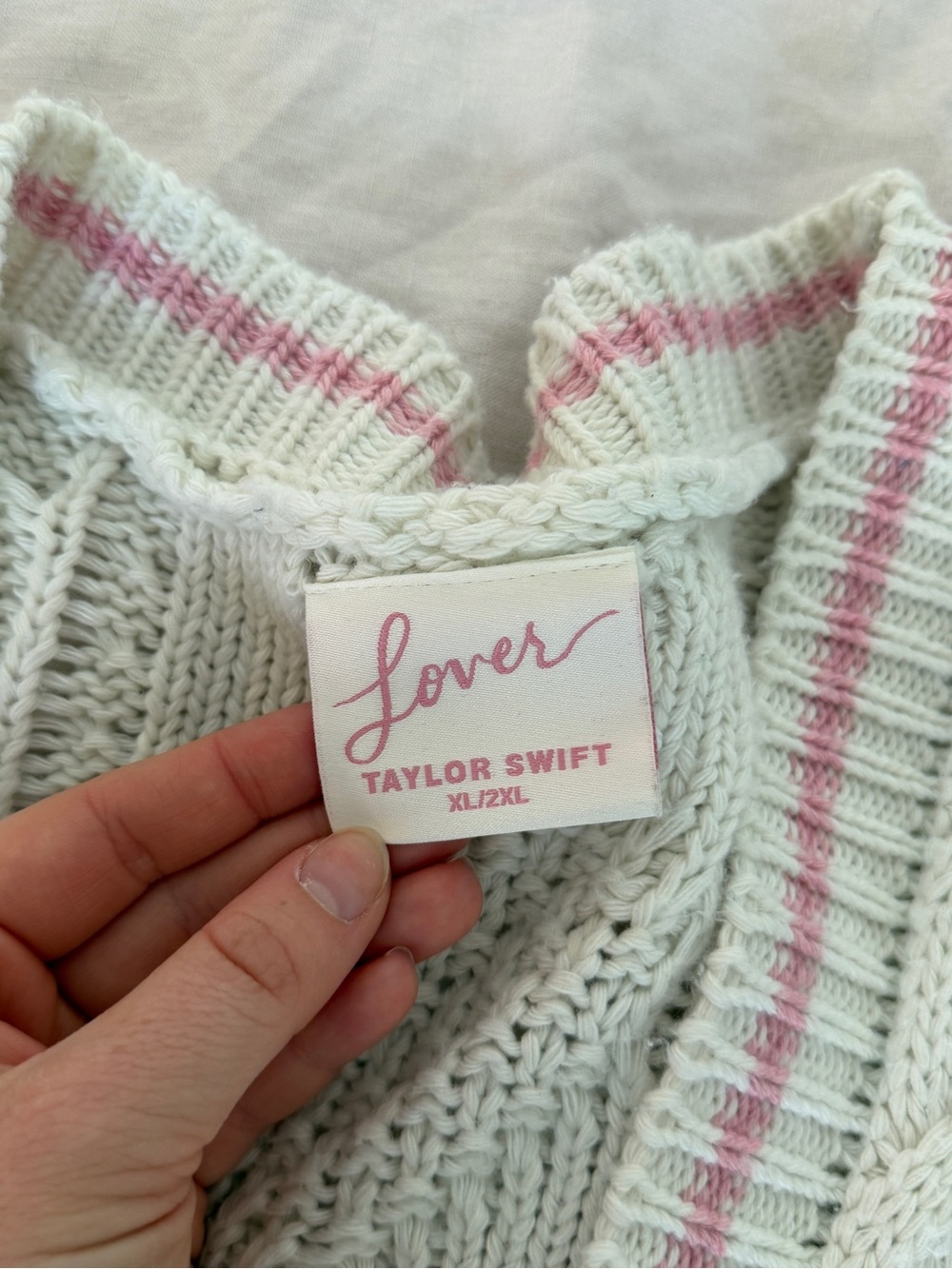 Lover Cardigan - Picture 2 of 4